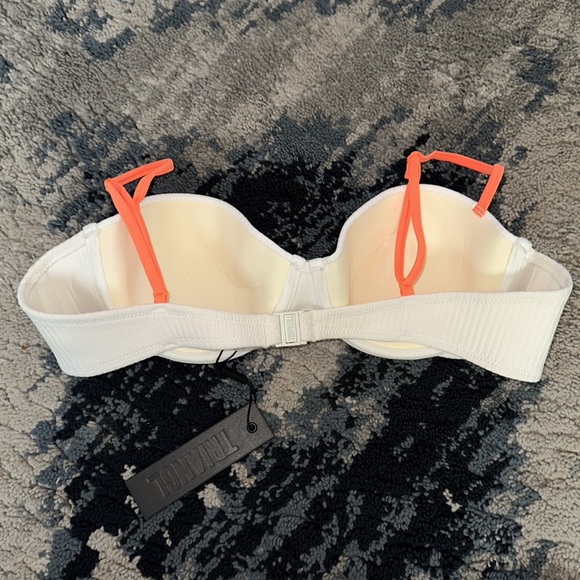 White stripe swimsuit set. - Picture 9 of 10